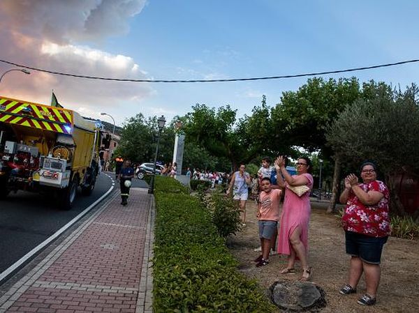 Begini Apresiasi Warga Bagi Pejuang Pemadam Kebakaran Hutan di Spanyol