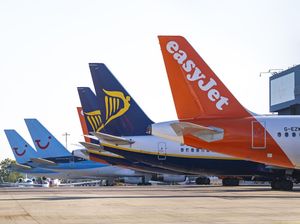 Suhu Kelewat Panas, Landasan Pacu Bandara Inggris Sampai Meleleh Suhu Kelewat Panas, Landasan Pacu Bandara Inggris Sampai Meleleh