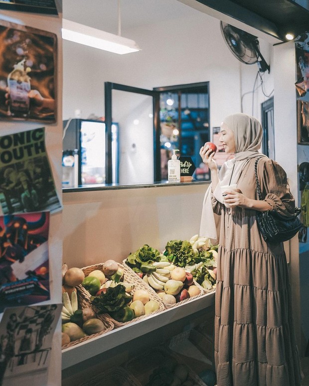 Dara Arafah https://www.instagram.com/daraarafah/