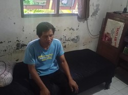 Dewa Wirya Nafkahi Anak-Istri dengan Jadi Tukang Pijat Tunanetra