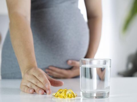 Omega, DHA, vitamin D, minyak ikan untuk kehamilan sehat dan membantu mengoptimalkan pertumbuhan otak janin.