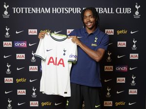 Belanja Terus! Tottenham Resmi Gaet Djed Spence, Jadi Pemain Baru ke-6