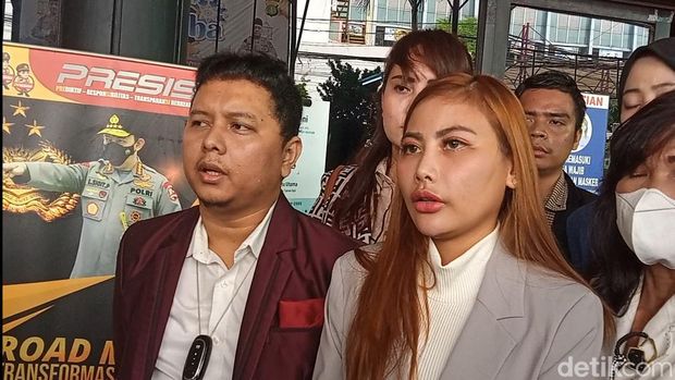 Dokter Siska laporkan Kevin Hillers dugaan penipuan.