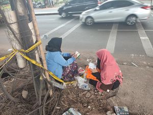 Warga Gelar Doa-Tabur Bunga di Lokasi Kecelakaan Maut Cibubur