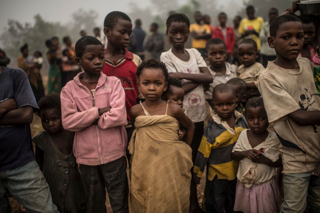 Congolese children attend the Brilliant Mobile School, while other children who can not afford to attend the school stand by and watch, in the village of Lungudi, in the south west region of the Democratic Republic of Congo in Kasai, the heart of the diamond mining area in the DRC, August 7, 2015.  Diamond buyers and manufacturers in the west are trying to find a way to make the diamond industry cleaner and more responsibly-sourced, in order to combat human rights abuses, child labor, the degradation of the environment, and unfair trade practices.  (Photo by Lynsey Addario/Getty Images Reportage)
