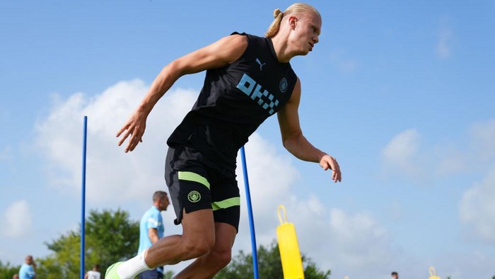 HOUSTON, TEXAS - JULY 18: Erling Haaland of Manchester City runs with the ball during the Manchester City Training Session at Houston Sports Park on July 18, 2022 in Houston, Texas. (Photo by Matt McNulty - Manchester City/Manchester City FC via Getty Images)