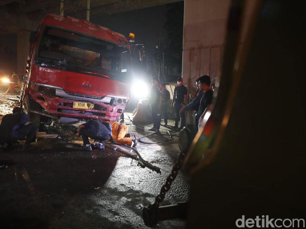 Prajurit TNI dan Istri Jadi Korban Kecelakaan Maut Truk Pertamina di Cibubur