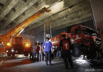 Foto-foto Evakuasi Truk Maut Pertamina