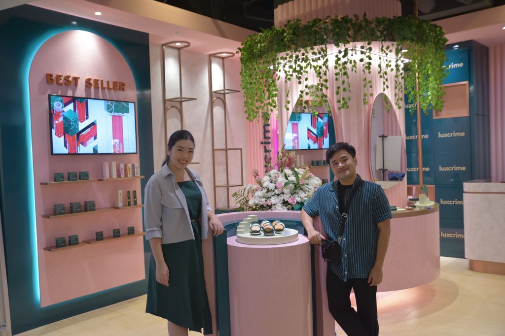 Head of Beauty Category, Hypefast Melisa Andriani bersama Founder Luxcrime, Ahmad Nurul Fajri