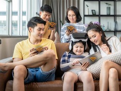 Orang Indonesia Habiskan 8,5 Jam Sehari Main Internet