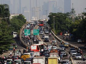 Fix, Lalin di Jalan Abdullah Syafei Tebet Macet Panjang