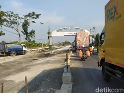 Hati-hati, Ada Pengecoran di Jalur Poros Nasional Lamongan-Gresik