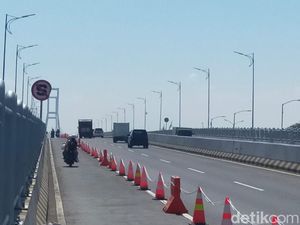 Simulasi Penutupan Jalur Motor di Suramadu Simulasi Penutupan Jalur Motor di Suramadu
