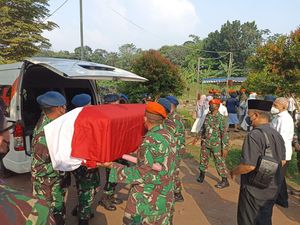 Jenazah Pilot Golden Eagle Lettu Pnb Allan Tiba di Bekasi Sore Ini Jenazah Pilot Golden Eagle Lettu Pnb Allan Tiba di Bekasi Sore Ini