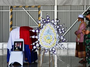Momen Solat Jenazah untuk Pilot Golden Eagle di Lanud Iswahjudi