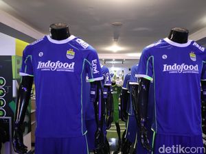 Mengintip Corak dan Motif Jersey Baru Persib Bandung Mengintip Corak dan Motif Jersey Baru Persib Bandung