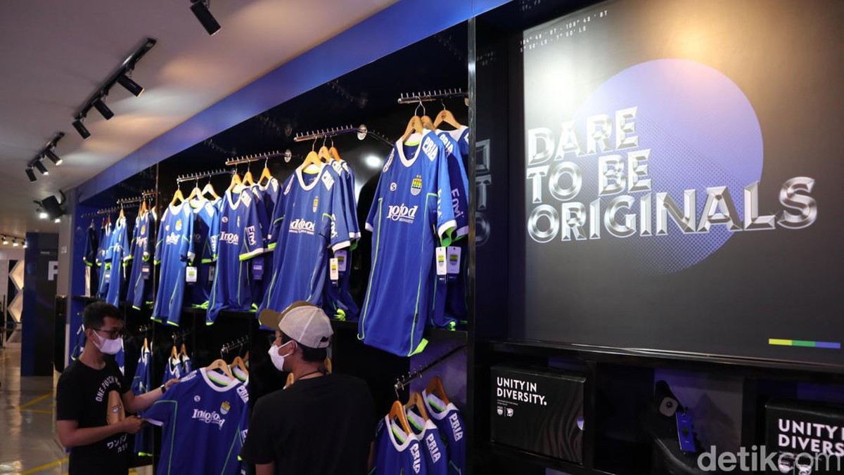 Jersey Persib Bandung lebih ekonomis diluncurkan. (Foto: Bima Bagaskara/detikJabar)