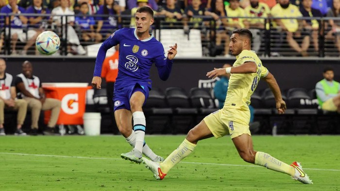 LAS VEGAS, NEVADA - JULY 16: Kai Havertz of Chelsea shoots whilst under pressure from Sebastian Caceres of Club América during the preseason friendly match between Chelsea and Club América at Allegiant Stadium on July 16, 2022 in Las Vegas, Nevada. (Photo by Ethan Miller/Getty Images)