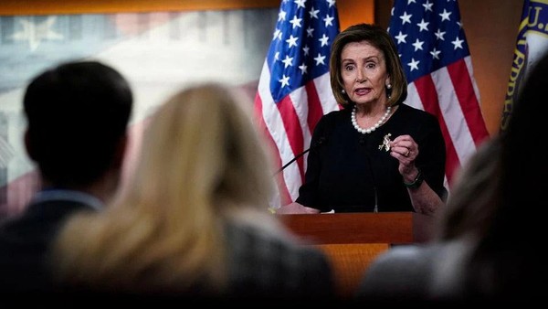 U.S. House Speaker Nancy Pelosi (D-CA) holds her weekly news conference with reporters on Capitol Hill in Washington, U.S., July 14, 2022. REUTERS/Elizabeth Frantz