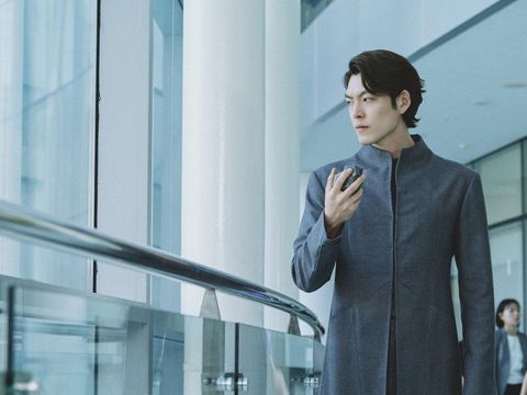 Kim Woo-bin dalam Film Alienoid (2022) Kim Woo-bin dalam Film Alienoid (2022)