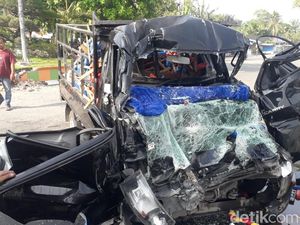 Pikap Tabrak Truk di Binjai, 1 Sopir Tewas