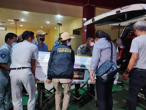 Seluruh Jenazah Korban Kecelakaan Maut Cibubur Telah Diserahkan ke Keluarga Seluruh Jenazah Korban Kecelakaan Maut Cibubur Telah Diserahkan ke Keluarga