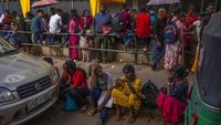 Krisis Tak Menentu, Warga Sri Lanka Antre Paspor Demi Bisa Kabur
