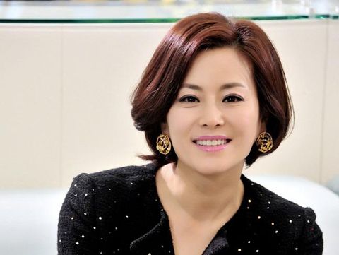 Kyeon Mi Ri, aktris sekaligus Ibu dari Lee Yoo Bi dan Lee Da In