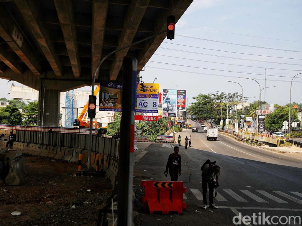 U-Turn di Pertigaan CBD TKP Kecelakaan Maut Cibubur Ditutup Permanen! U-Turn di Pertigaan CBD TKP Kecelakaan Maut Cibubur Ditutup Permanen!
