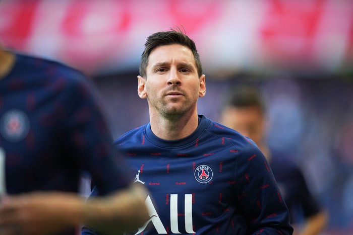 PARIS, FRANCE - MAY 21:  Leo Messi is warming up prior to the FC Metz versus Paris Saint-Germain game on May 21, 2022 at Stade Parc des Princes in Paris, France. (Photo by Glenn Gervot/Icon Sportswire via Getty Images)