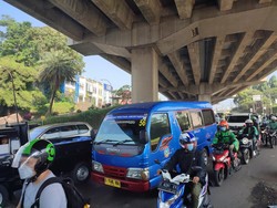 Lalin TKP Laka Truk Pertamina Macet Pagi Ini, Lampu Merah Tak Aktif