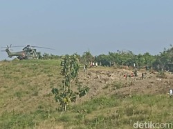 Helikopter MIliter Tiba di Blora Lokasi Jatuhnya Pesawat T-50i Golden Eagle