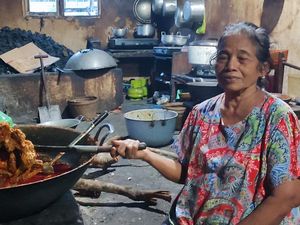 Ayam Bakar Mak Gogok di Blora, Gurihnya Sampai ke Tulang! Ayam Bakar Mak Gogok di Blora, Gurihnya Sampai ke Tulang!