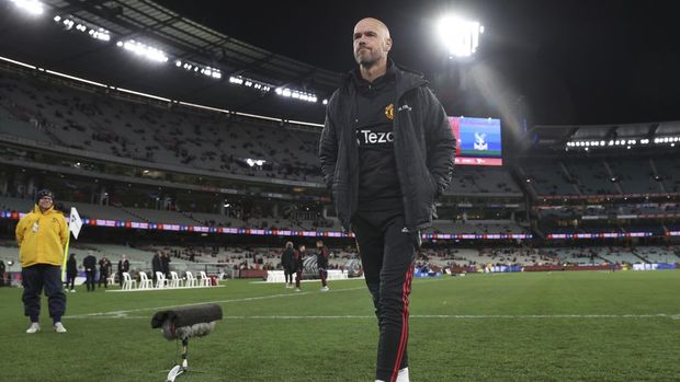Manchester United's manager Erik ten Hag walks on the pitch ahead of a pre-season game between Manchester United and Crystal Palace at the Melbourne Cricket Ground in Melbourne, Australia, Tuesday, July 19, 2022. (AP Photo/Asanka Brendon Ratnayake)