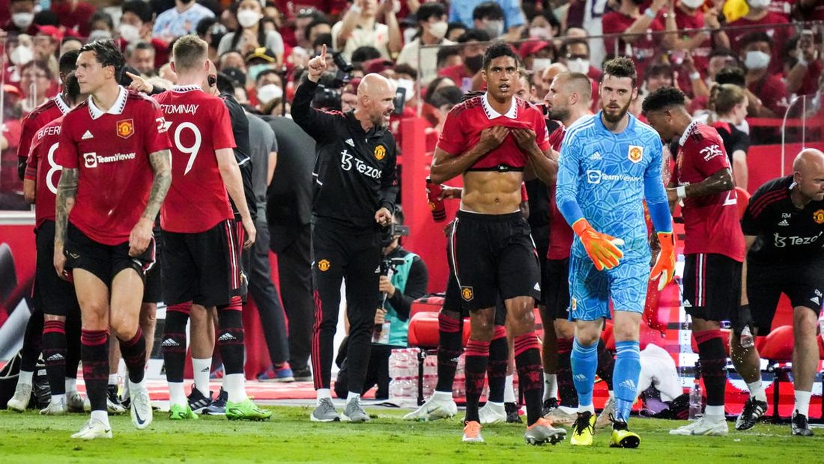 Patrice Evra optimistis melihat kinerja Erik ten Hag di Manchester United sejauh ini (Foto: NurPhoto via Getty Images/NurPhoto)