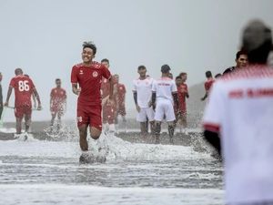 Jelang Lawan PSM Makassar, PSS Sleman Genjot Fisik di Pantai Depok Jelang Lawan PSM Makassar, PSS Sleman Genjot Fisik di Pantai Depok