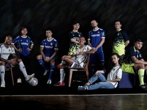 Melihat Lebih Dekat Jersey Anyar Persib Bandung Melihat Lebih Dekat Jersey Anyar Persib Bandung