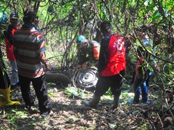 Evakuasi Pesawat Golden Eagle yang Jatuh di Blora Terkendala Medan Berat