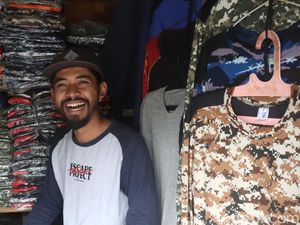 Sepenggal Cerita di Sentra Penjualan Atribut Militer di Bandung Sepenggal Cerita di Sentra Penjualan Atribut Militer di Bandung