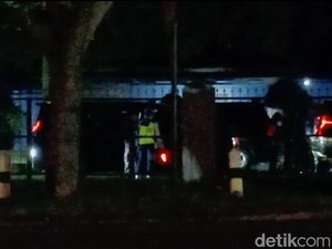 Pesawat T50i Jatuh di Blora, Rumah Pilot Dijaga Personel TNI AU Pesawat T50i Jatuh di Blora, Rumah Pilot Dijaga Personel TNI AU