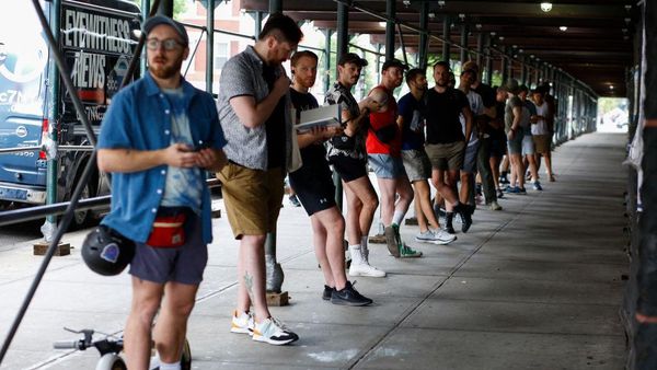 Antrean Vaksin Cacar Monyet di New York Mengular Panjang