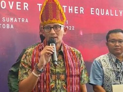 Sandiaga Uno Fokus Tambah Penerbangan dan Hotel di Danau Toba