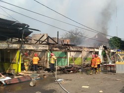 Kebakaran di Terminal Bekasi: 3 Orang Terluka, 16 Kios Hangus