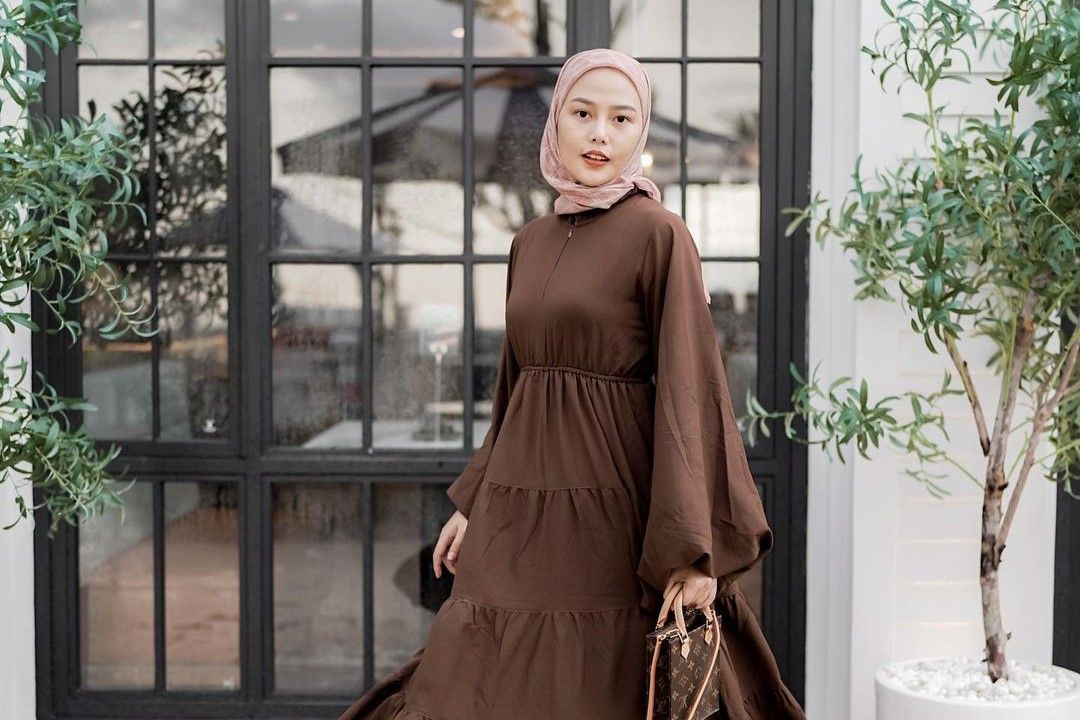 Sering Tampil dengan Gamis, Ini Rekomendasi Gamis Favorit Dara Arafah