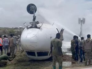 Mendarat Darurat! Ini Penampakan Pesawat Telentang di Somalia Mendarat Darurat! Ini Penampakan Pesawat Telentang di Somalia