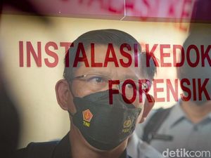 8 Jenazah Korban Kecelakaan Maut Cibubur Diserahkan RS Polri ke Keluarga