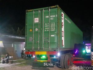 Truk Melintang di Banyumanik, Jalan Semarang-Solo Sempat Macet Total Sejam Truk Melintang di Banyumanik, Jalan Semarang-Solo Sempat Macet Total Sejam