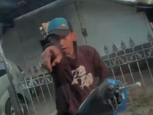 Viral Mobil Warga Malang Digebrak Pengamen Viral Mobil Warga Malang Digebrak Pengamen