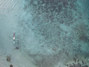 Ada Pasir Pantai Warna Biru di Negara Ini, Kok Bisa?
