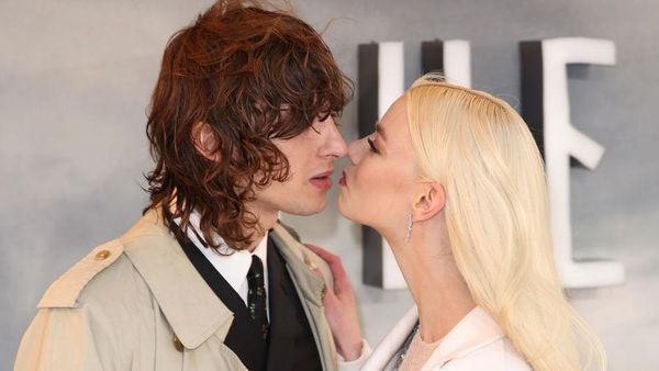 Anya Taylor-Joy dan Malcolm McRae yang Selalu Mesra!